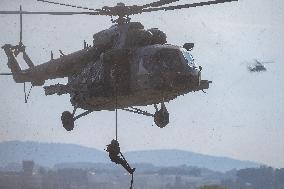 NATO Days and Czech Military Air Forces Days 2020, 102nd Reconnaissance Battalion, helicopter, soldier