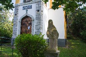 the Schmidt family tomb in Annin, Dlouha Ves, statue of Saint Anne
