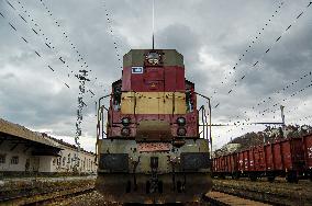 Locomotive, cargo, railway.