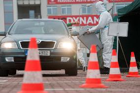 Drive-in points, election, vote, people, voting cards, regional election, Pardubice