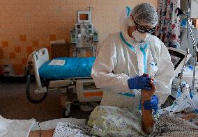 Hospitalised coronavirus patients, doctors, mask, General University Hospital in Prague