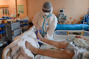 Hospitalised coronavirus patients, doctors, mask, General University Hospital in Prague