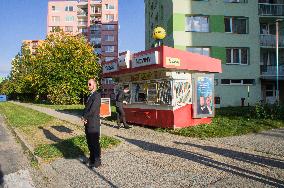 Tobacconist's shop, tobacco, tobacco, tabak, trafik, papers, press, bet, betting shop, post box, Vajgar housing estate