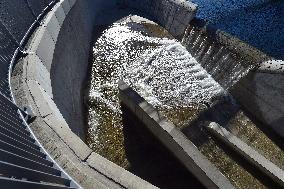 draining of water over the overflow and slope of the Sance dam