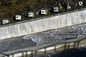 draining of water over the overflow and slope of the Sance dam