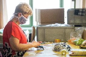 Evona Chrudim, sewing protective face masks, mask, production