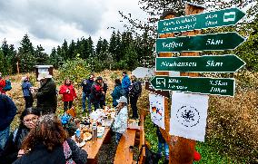 Klinska brana tourist border crossing, Czech-German Partnership Club
