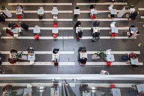 fast food, restaurant, lunch, spacing, people, pair, couple, coronavirus, COVID-19, Hradec Kralove