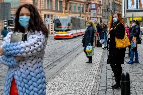 public transport stops, people, face masks, coronavirus, COVID-19, Prague