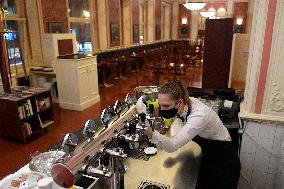 Cafe Louvre, Prague, employee, closed