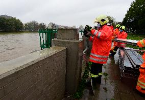 Firefighters build flood-protection walls, river Becva