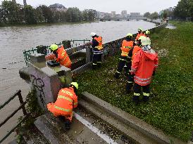 Firefighters build flood-protection walls, river Becva