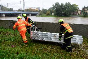 Firefighters build flood-protection walls, river Becva
