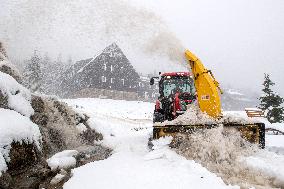Snow, Spindleruv Mlyn, Krkonose Mountains, Snow blower, heavy snowfall