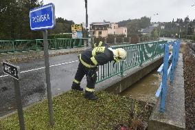 River Porubka, village Vresina, heavy rain, raised water level, fireman