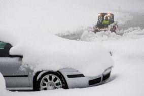 Snow, Spindleruv Mlyn, Krkonose Mountains, car, cover