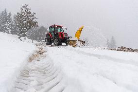 Snow, Spindleruv Mlyn, Krkonose Mountains, Snow blower, heavy snowfall