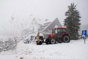 Snow, Spindleruv Mlyn, Krkonose Mountains, Snow blower, heavy snowfall