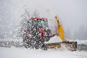 Snow, Spindleruv Mlyn, Krkonose Mountains, Snow blower, heavy snowfall