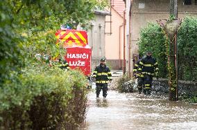 River Novohradka, village Luze, heavy rain, raised water level, firemen