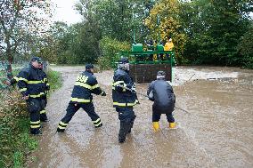 River Novohradka, village Luze, heavy rain, raised water level, firemen