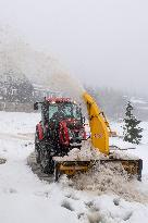 Snow, Spindleruv Mlyn, Krkonose Mountains, Snow blower, heavy snowfall
