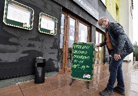 Pub, restaurant Nad Kralovnou, Prague, state of emergency, new rules, closed