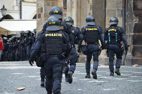 Protesters against COVID measures, Prague, policemen, protest, lockdown measures