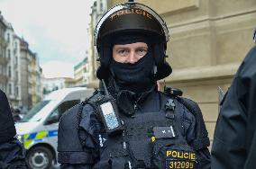 Protesters against COVID measures, Prague, policemen, protest, lockdown measures