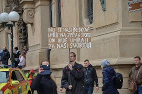 Protesters against COVID measures, Prague, policemen, protest, lockdown measures