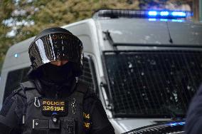 Protesters against COVID measures, Prague, policemen, protest, lockdown measures