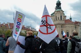 Protesters against COVID measures, Prague, policemen, protest, lockdown measures
