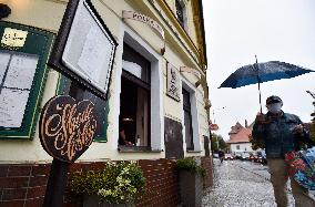 Pub, restaurant Skoda lasky, Prague, state of emergency, new rules, closed