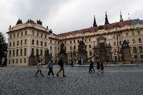 Hradcany Square, Prague Castle, tourists