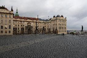 Hradcany Square, Prague Castle, tourists