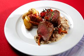 Deer Steak with Creamy Chanterelle Mushrooms Sauce