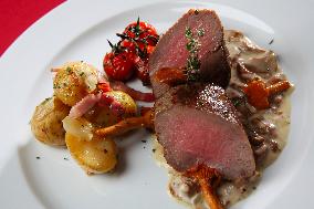 Deer Steak with Creamy Chanterelle Mushrooms Sauce