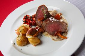 Deer Steak with Creamy Chanterelle Mushrooms Sauce