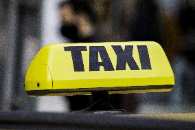 Taxi sign