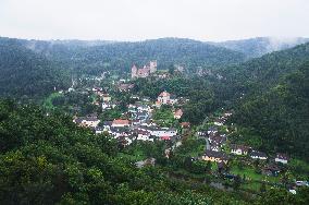 Castle and the border town of Hardegg, National Park Thayatal