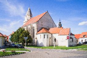 Church of St Wolfgang, Hnanice