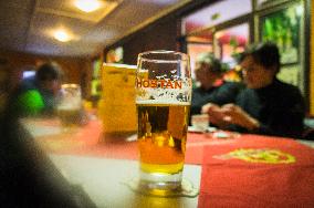light lager Hostan, drink coaster, beverage coaster, beermat, beer glass, half litre, HPL, high-pressure laminate table, retro pu