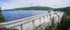 Vranov Dam, suspension footbridge over the Swiss Bay
