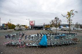 KAUFLAND, closed shop, state of emergency, Czech Republic, Prague, shopping trolley