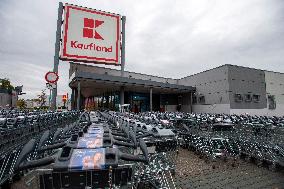 KAUFLAND, closed shop, state of emergency, Czech Republic, Prague, shopping trolley