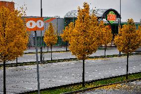 GLOBUS, closed shop, state of emergency, Czech Republic, Prague, shopping trolley