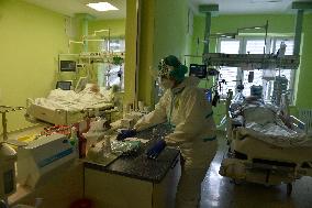 Krnov Hospital, department of anesthesiology and resuscitation for patients with COVID-19 disease, medical staff, protective clothing, suit, healthcare professionals, patient, care