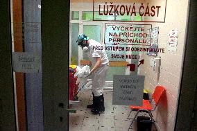 Krnov Hospital, department of anesthesiology and resuscitation for patients with COVID-19 disease, medical staff, protective clothing, suit, healthcare professionals