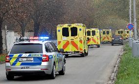 transport of five ventilated patients with coronavirus, convoy, ambulance, ambulances, police