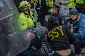 Protesters against COVID measures, Prague, policemen, protest, lockdown measures